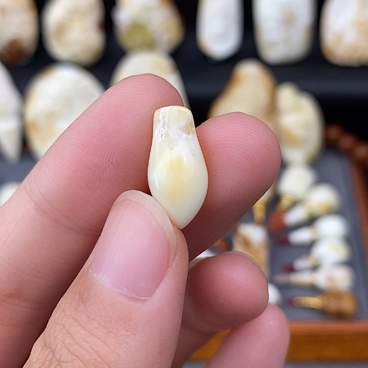 未镶嵌琥珀裸石侧挂a245