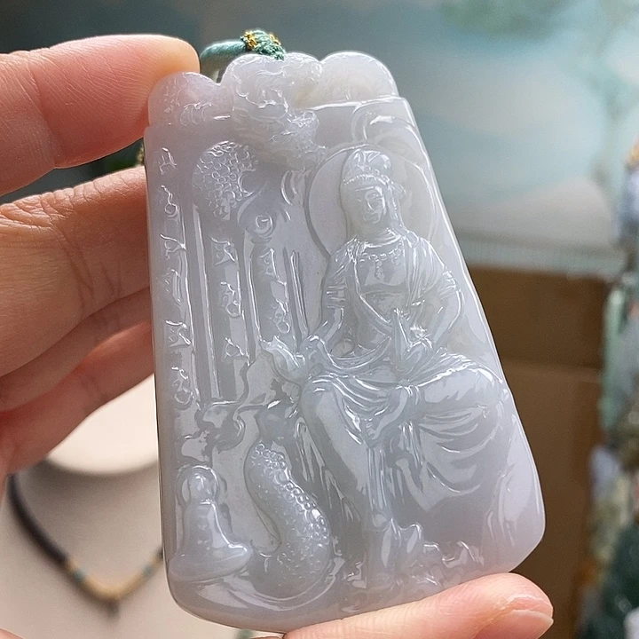 翡翠未镶嵌颈饰观音