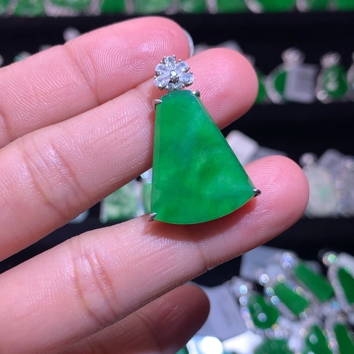 【闪购商品】颈饰银S925镶嵌翡翠