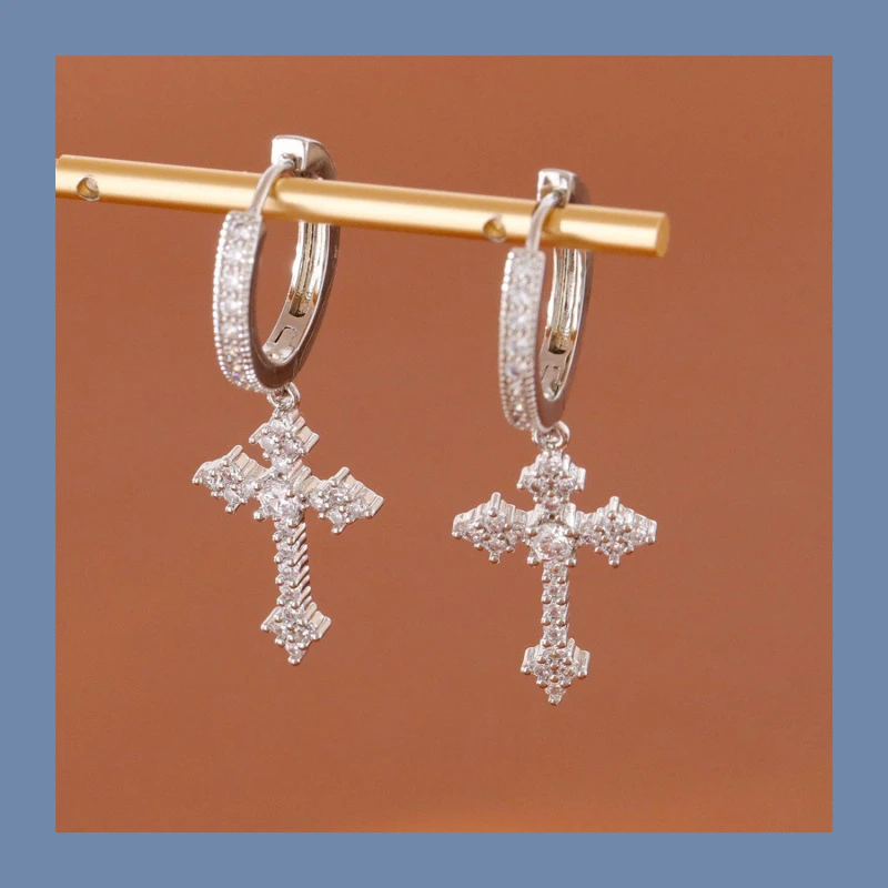 铜合金锆石耳饰 简约精致时尚镶十字架耳钉男女同款潮流百搭高级
