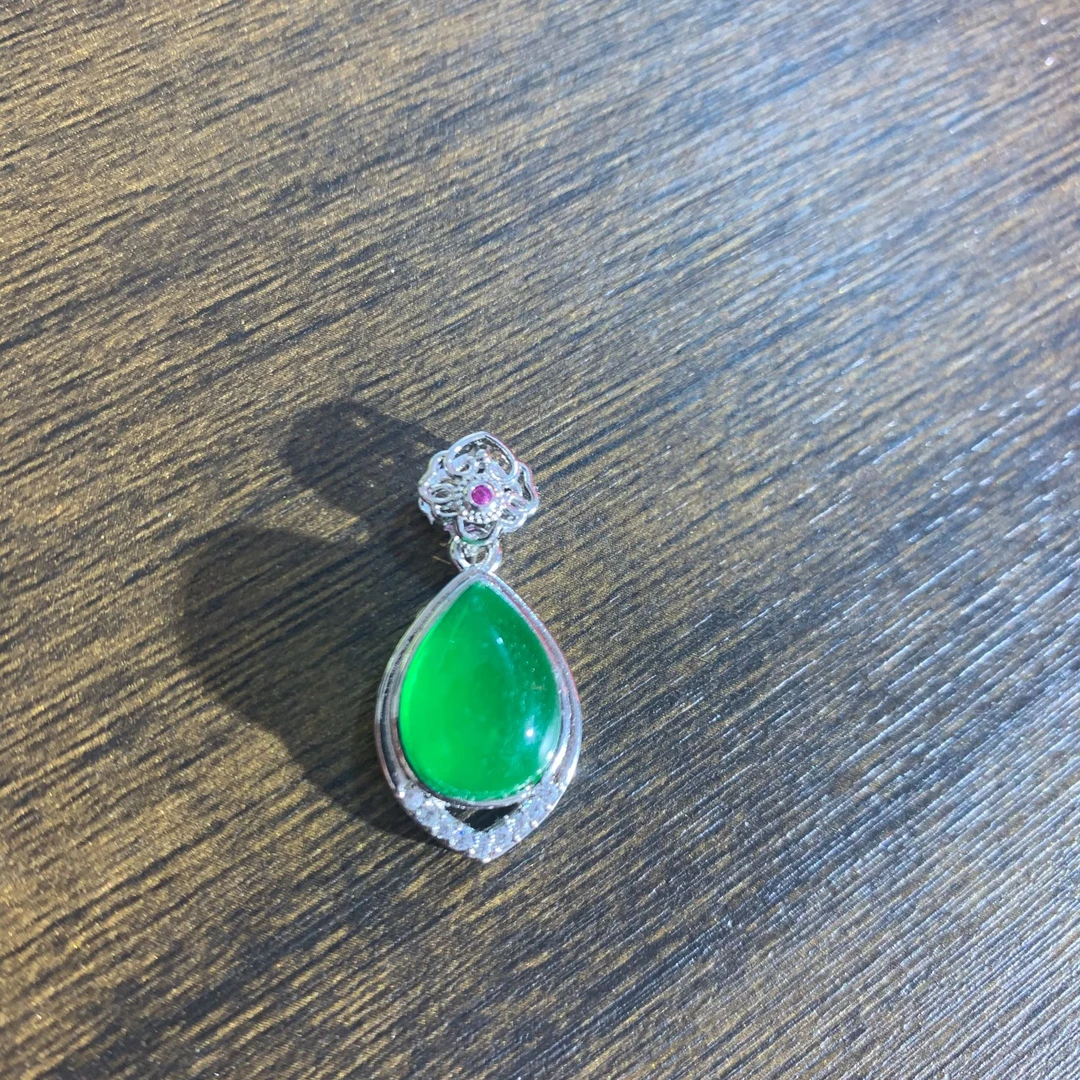 翡翠水滴吊坠（多样发其一）B583