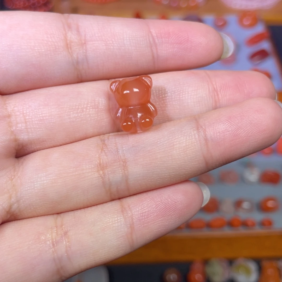 南红玛瑙冰飘花小熊未镶嵌