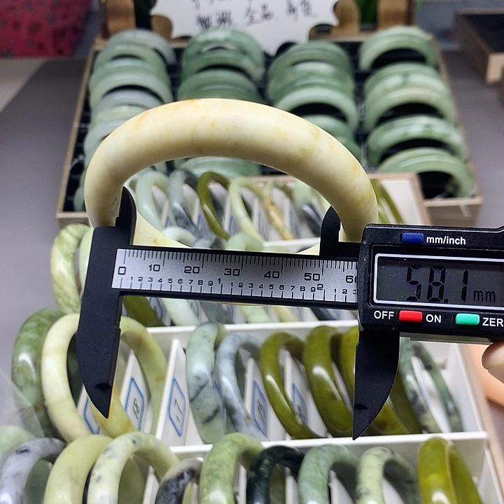 未镶嵌蛇纹石玉手镯17