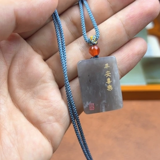 颈饰未镶嵌和田玉（糖玉）