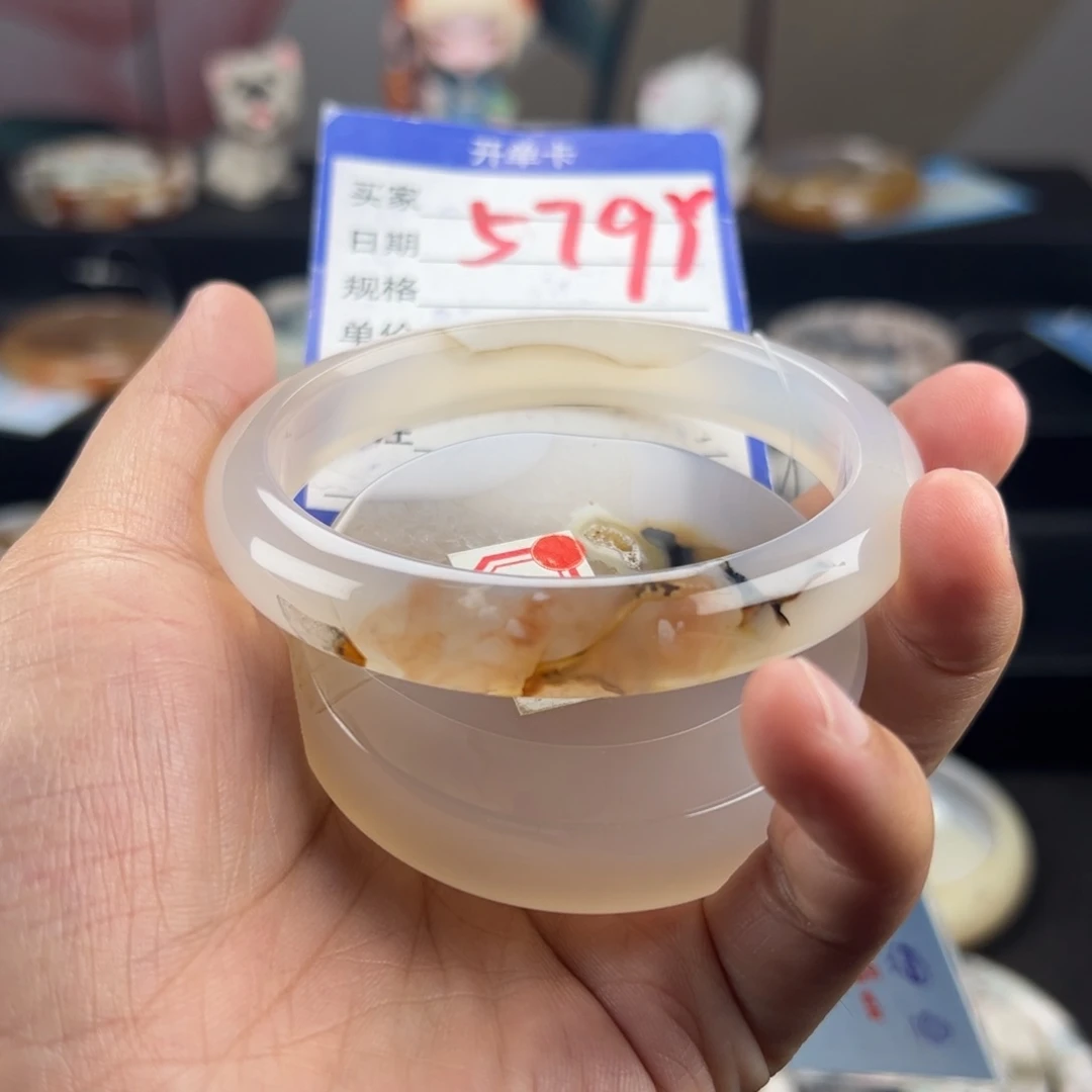 石英质玉手镯未镶嵌宠*?