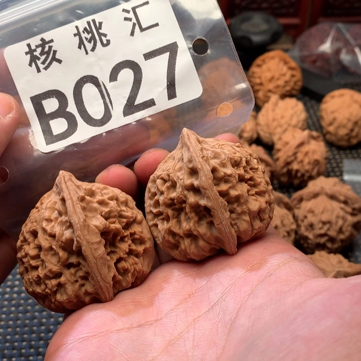 文玩核桃吊坠牡丹纹
