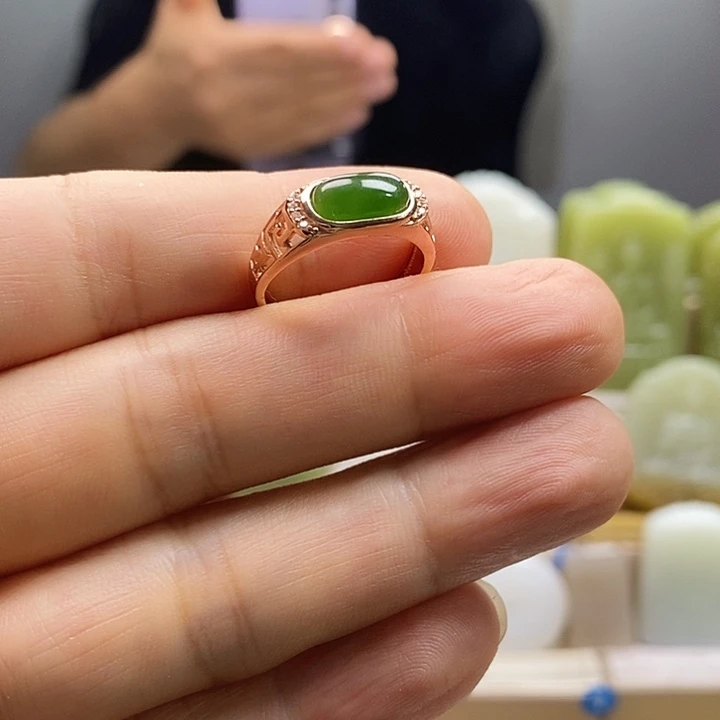 未镶嵌戒指和田玉