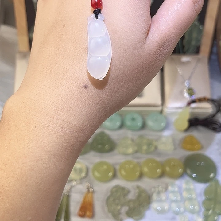 蛇纹石玉未镶嵌吊坠(赠链)岫玉四季豆吊坠寓意多子多福连中三元