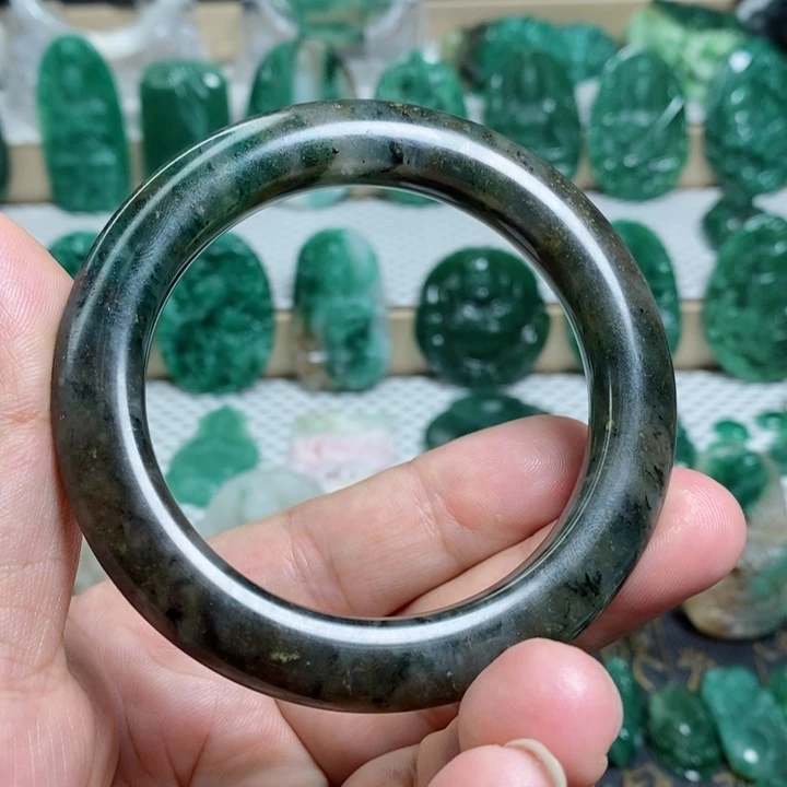 未镶嵌独山玉手镯