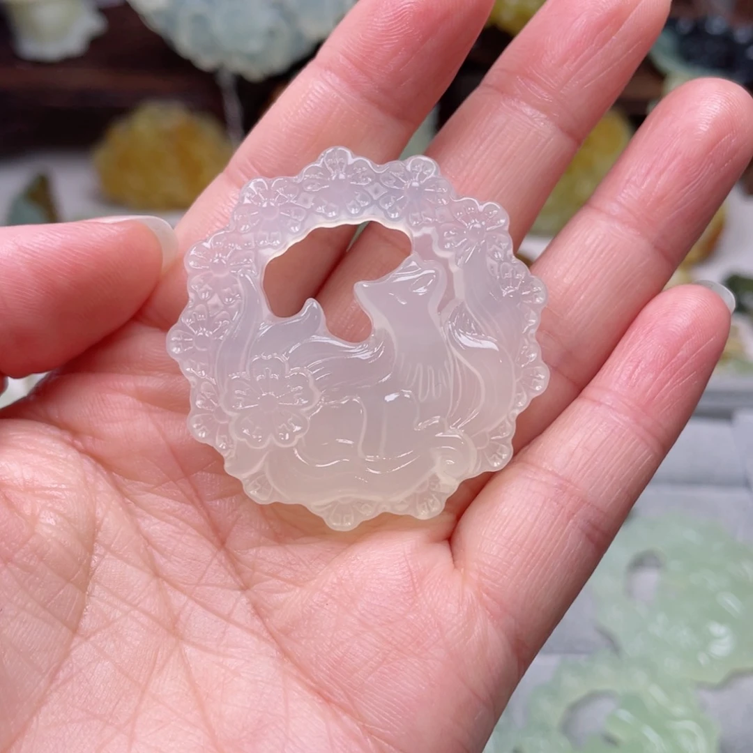 蛇纹石玉颈饰未镶嵌猫**令