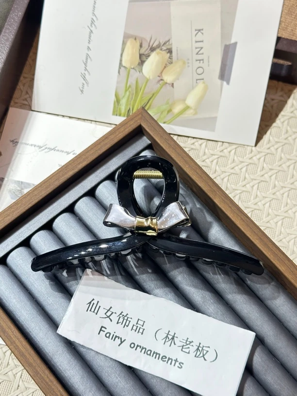 【135】～ 韩国13公分简约蝴蝶亚克力抓夹气质法式小众黑色大抓夹