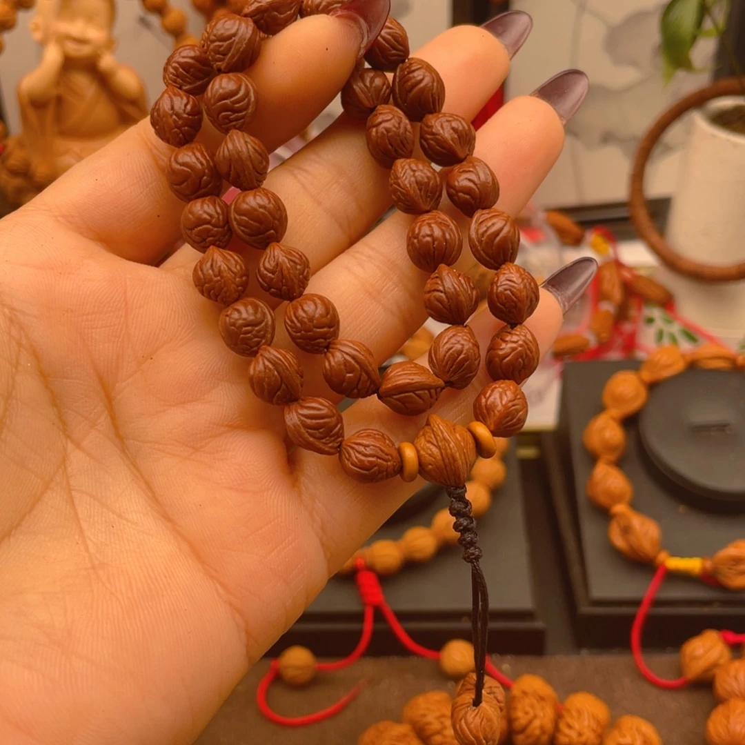 浅****手串桃核红红火火。红红火火