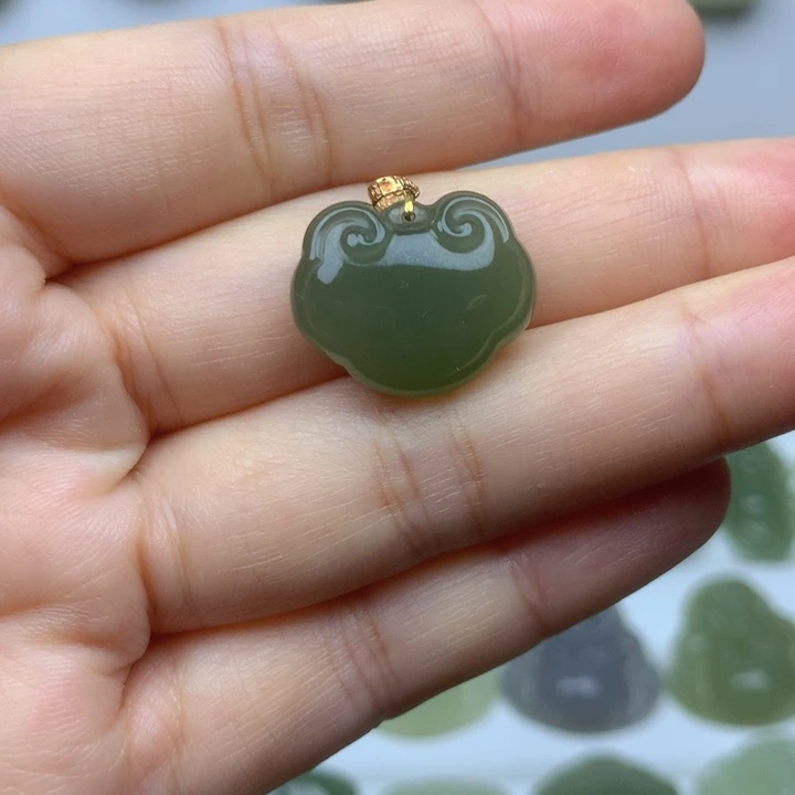 和田玉18K金镶嵌颈饰