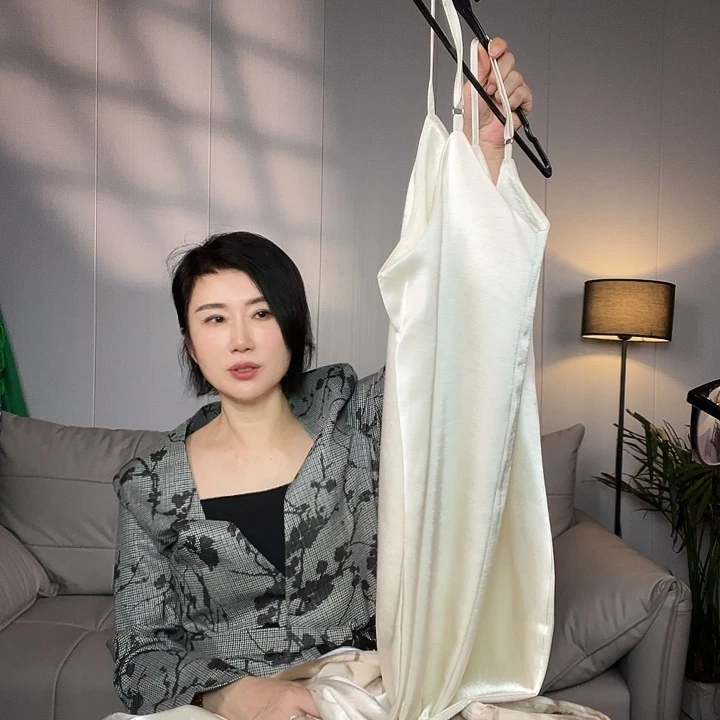 周****周去拍去拍去拍吊带裙