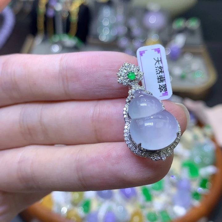 颈饰18K金镶嵌翡翠