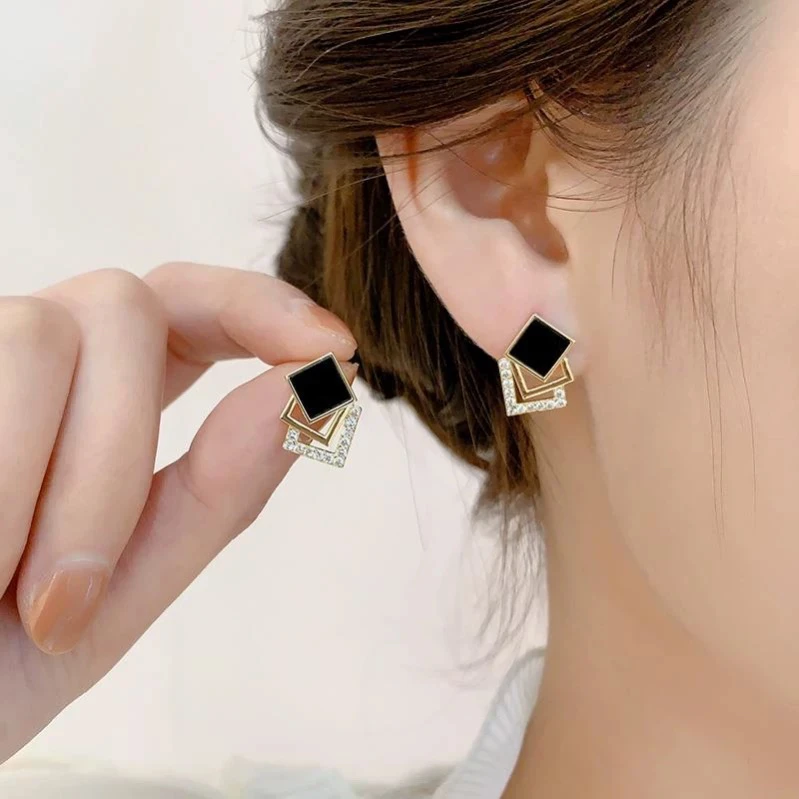 铜合金耳饰 简约黑色耳钉气质洋气轻奢小众高级感法式耳饰女E255