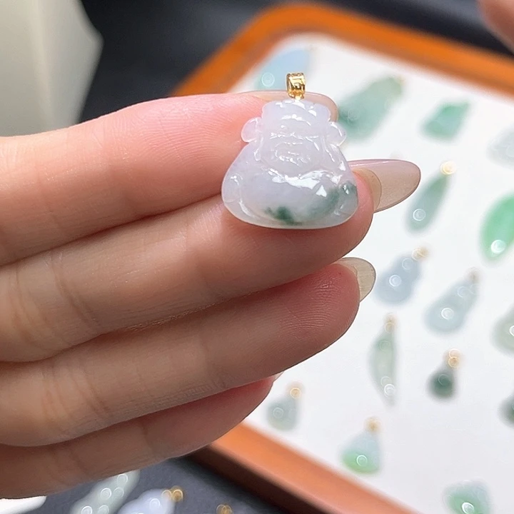 颈饰18K金镶嵌翡翠