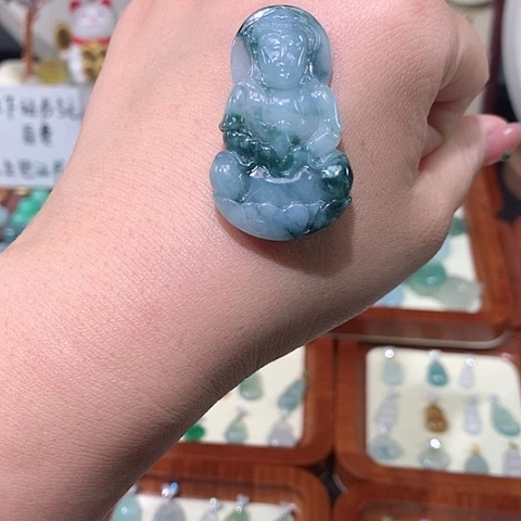 颈饰未镶嵌翡翠观音