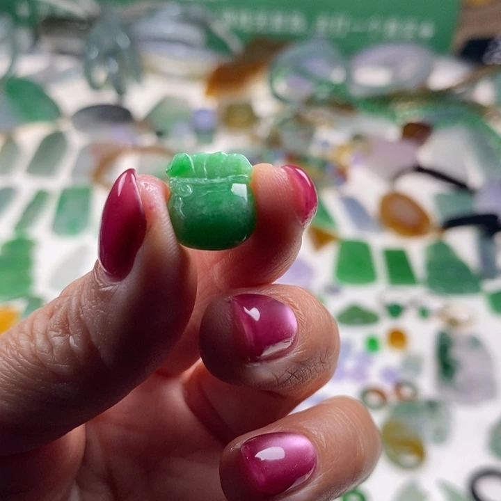 H***L翡翠未镶嵌挂件天然翡翠