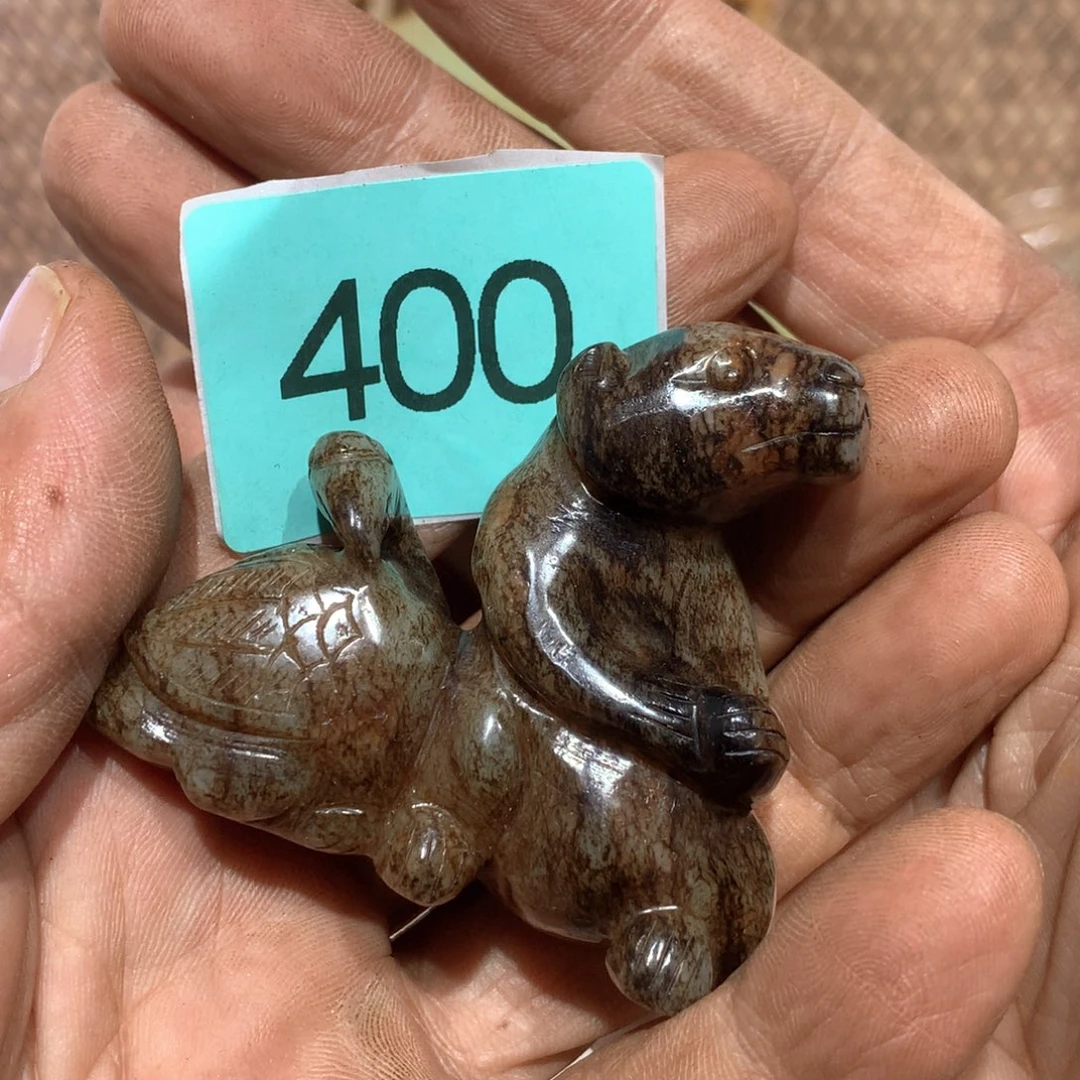 透闪石-蛇纹石玉未镶嵌颈饰