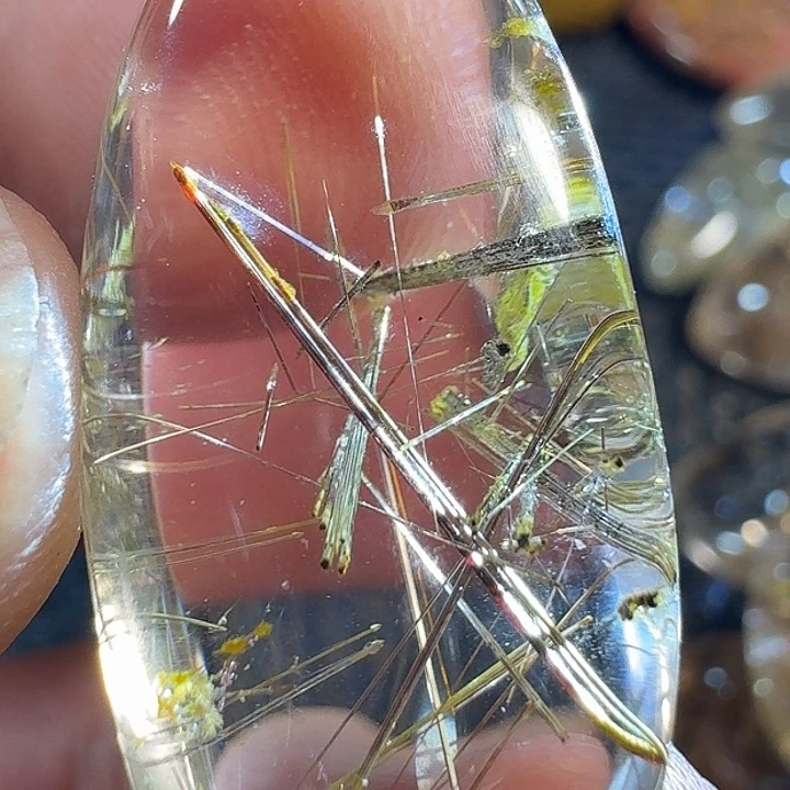 啦***啦未镶嵌颈饰水晶好