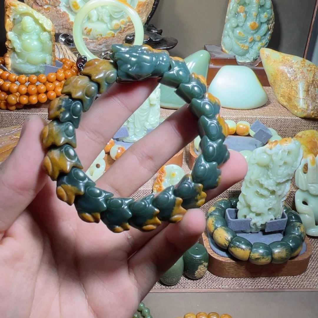 岫岩河磨玉（透闪石质玉）手链未镶嵌卖****孩