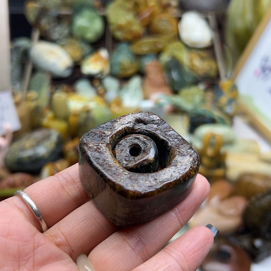 玉***喵颈饰未镶嵌岫岩河磨玉（透闪石质玉）河磨玉方扣