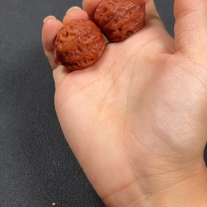 吊坠桃核打底红皮手捻