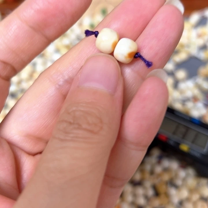 裸石蜜蜡未镶嵌7.6mm一对