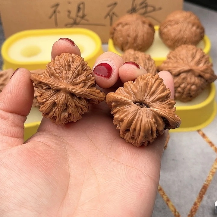 文玩核桃把件E***、四座楼修