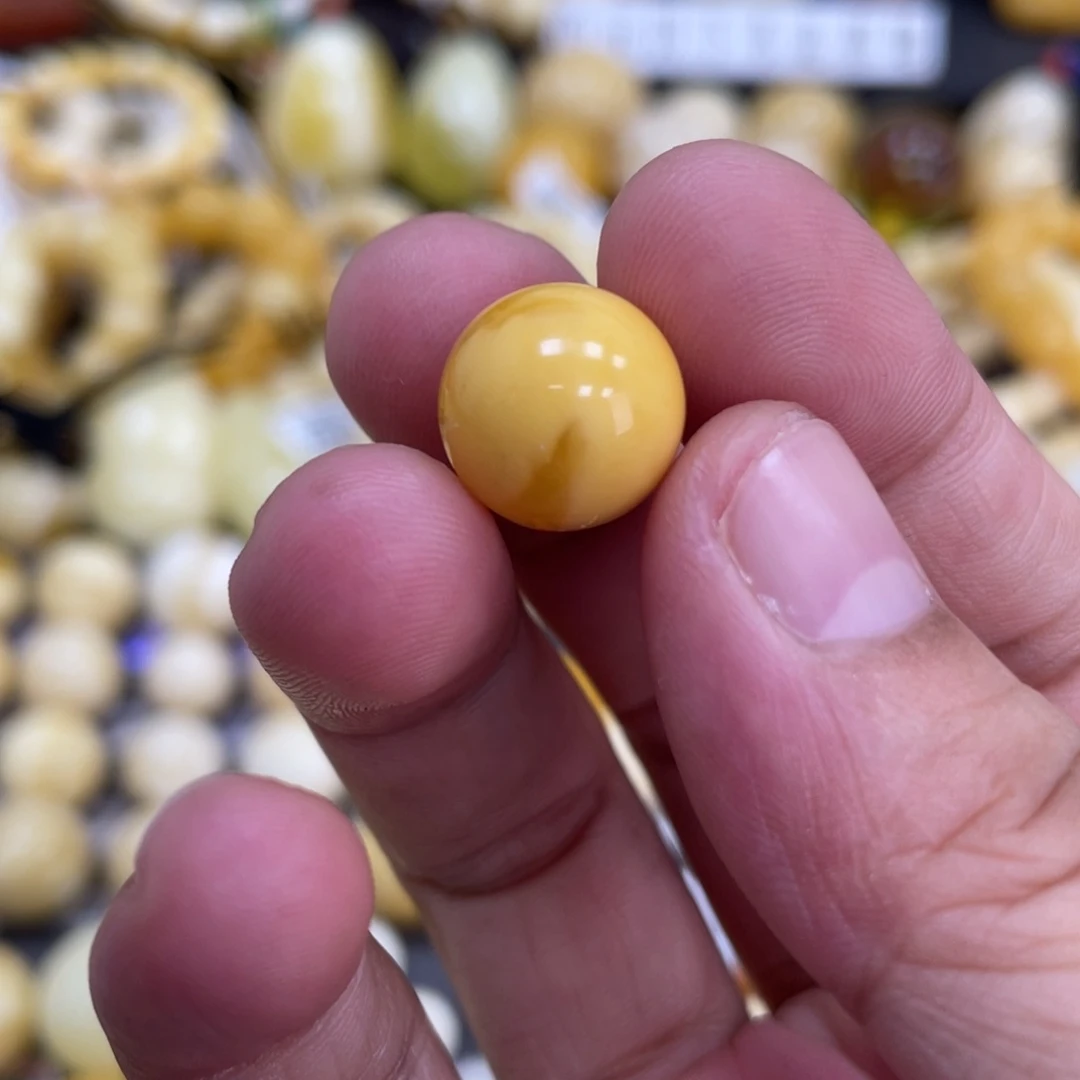 未镶嵌琥珀裸石12.7mm瑕