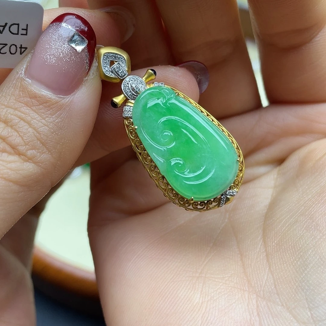 翡翠颈饰18K金镶嵌卡**a回流