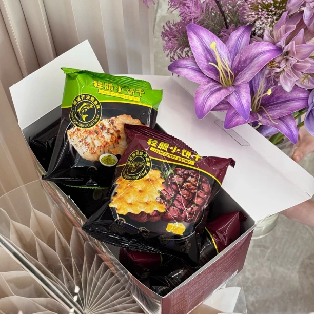 商超同款轻脆饼干256g清脆芥末鳕鱼安格斯牛肉烤牛肉袋装零食整箱