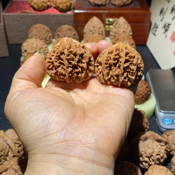 文玩核桃吊坠状元冠43