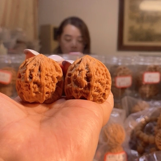 文玩核桃吊坠32珊瑚纹有修