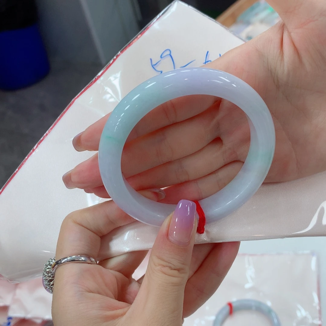 翡翠手镯未镶嵌她*她买断