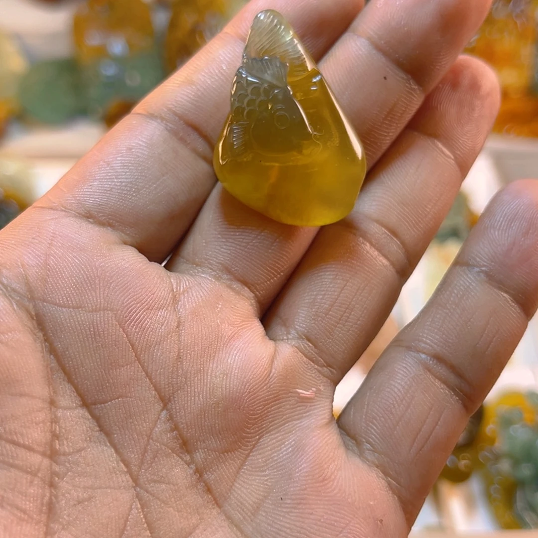 初***心蛇纹石玉未镶嵌颈饰