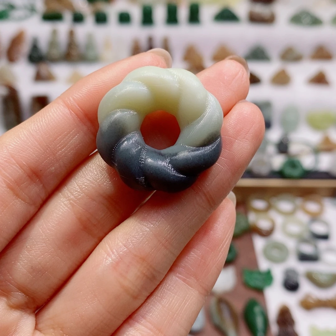 夜***空和田玉未镶嵌颈饰