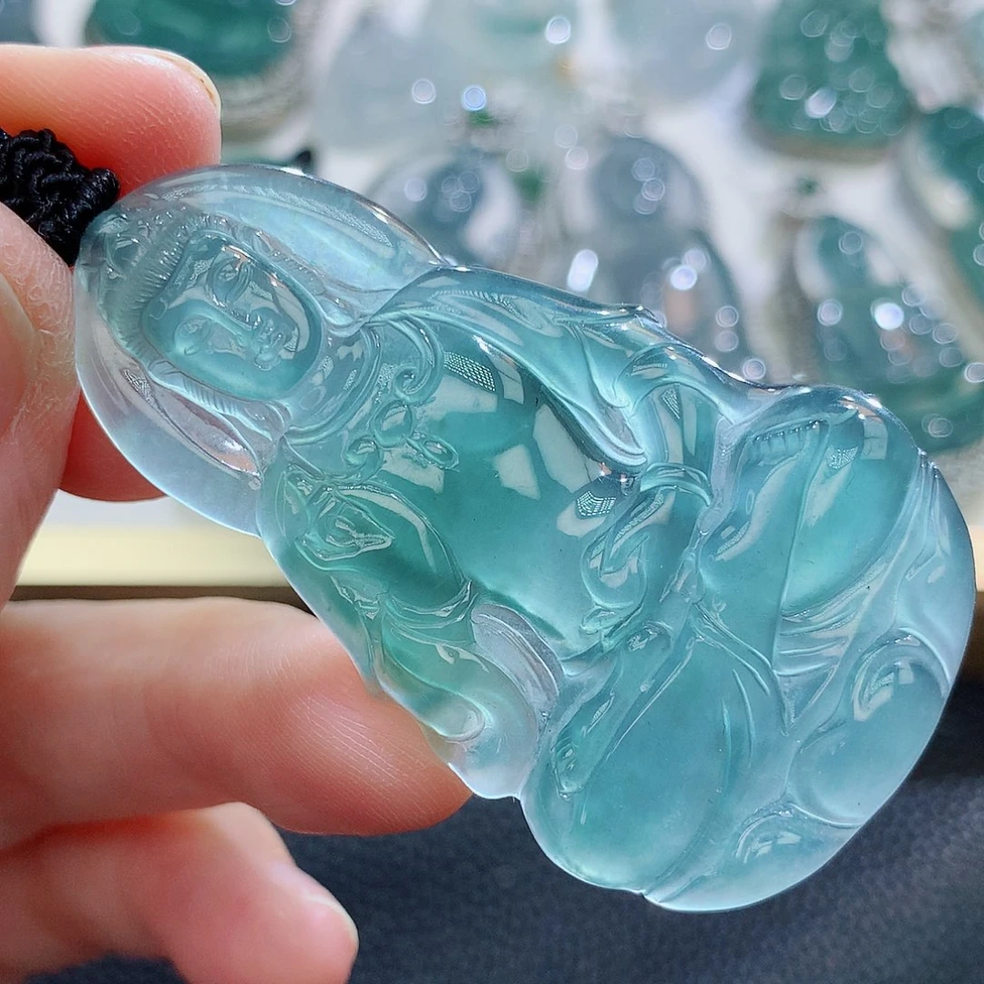 翡翠挂件未镶嵌翡翠