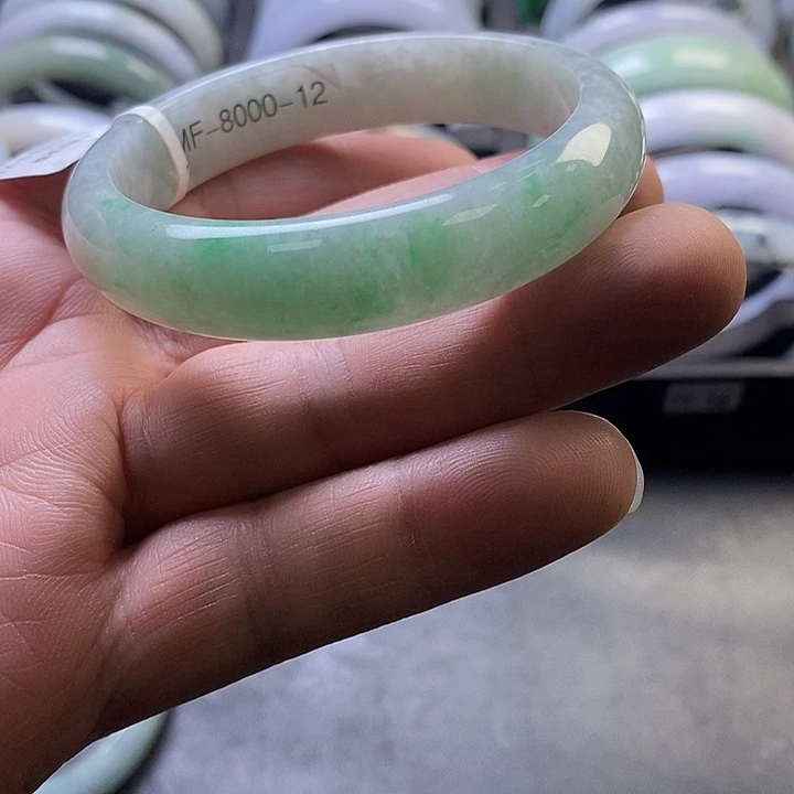 翡翠未镶嵌手镯9、正