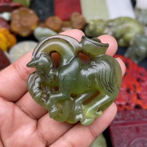 蛇纹石玉颈饰未镶嵌75
