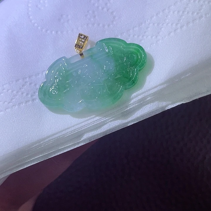 翡翠颈饰18K金镶嵌翡翠