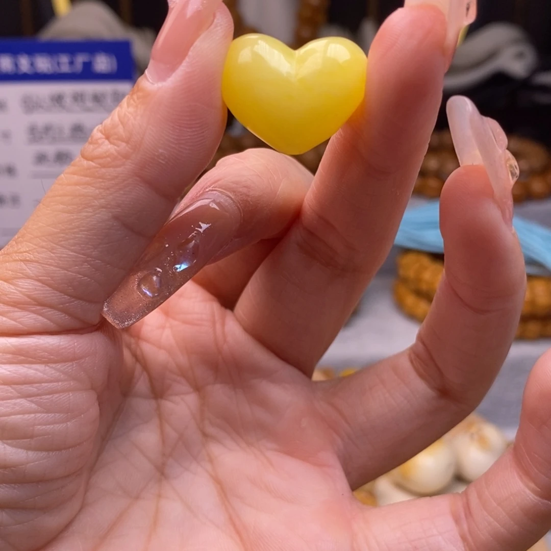 皮质非金属配饰爱心