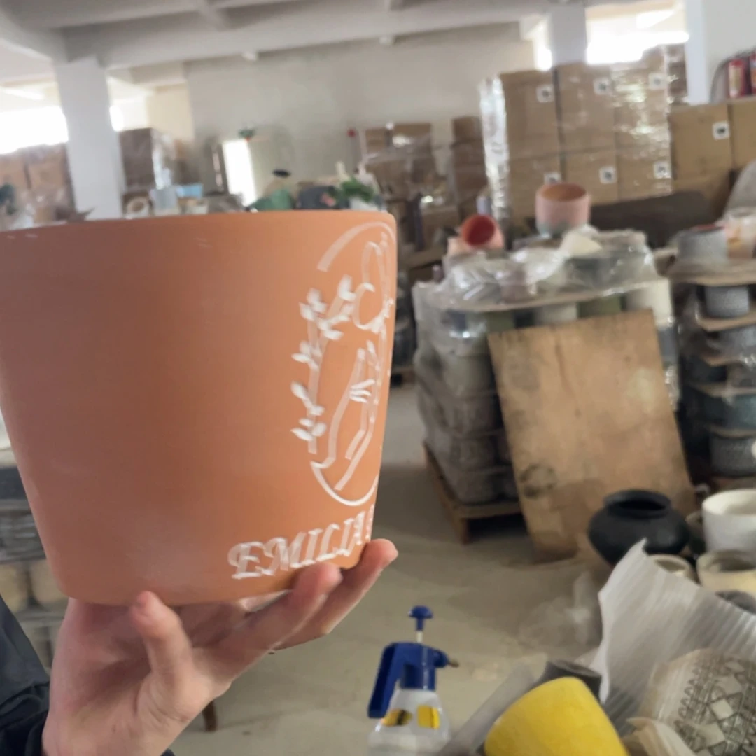 【闪购商品】红陶手捧橄榄16-13