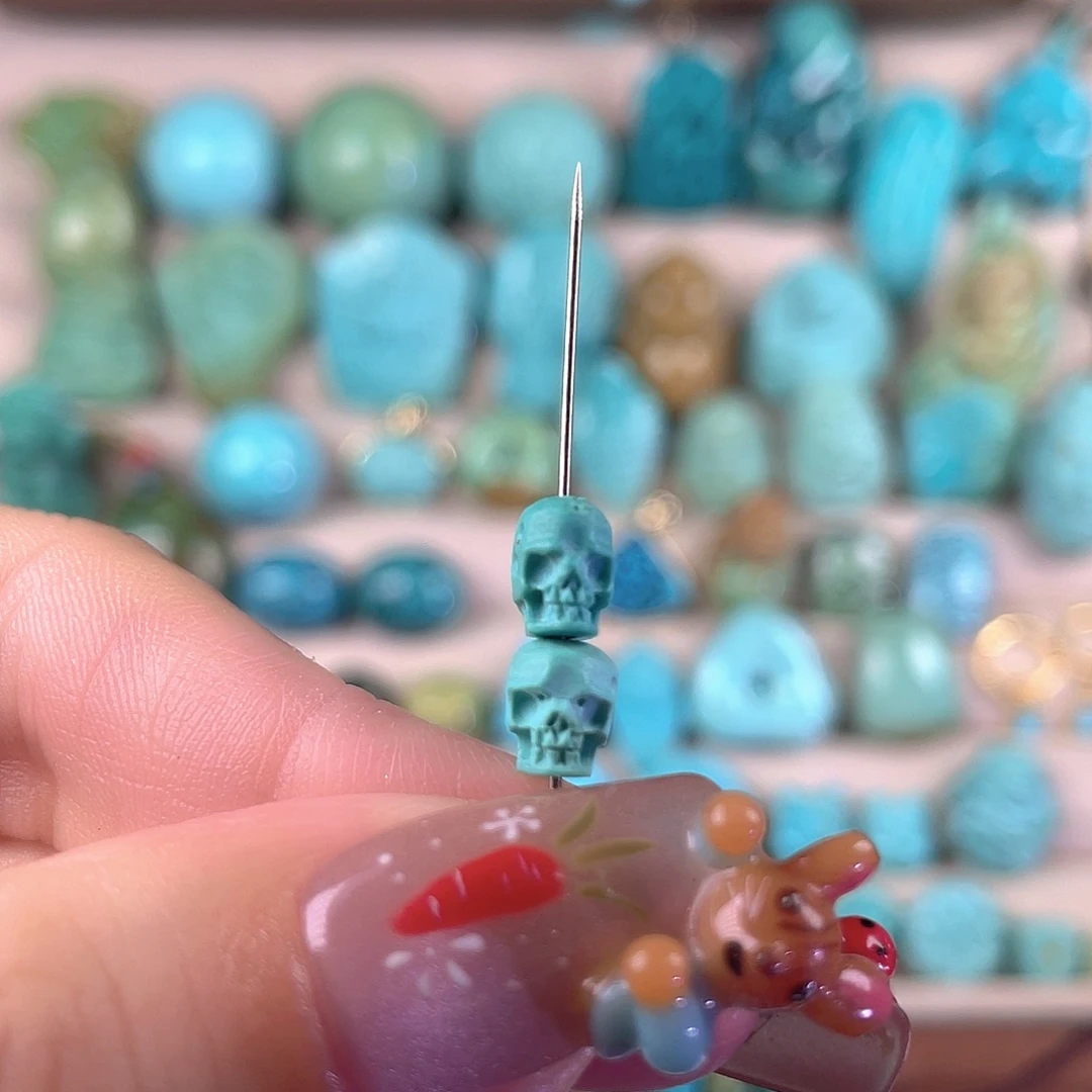 绿松石未镶嵌珠宝奇石原矿绿松石迷你小骷髅弟子珠腰珠对珠