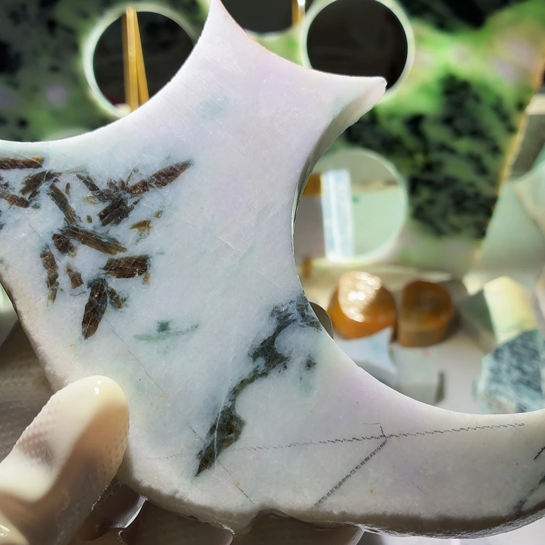 颈饰未镶嵌翡翠边角料