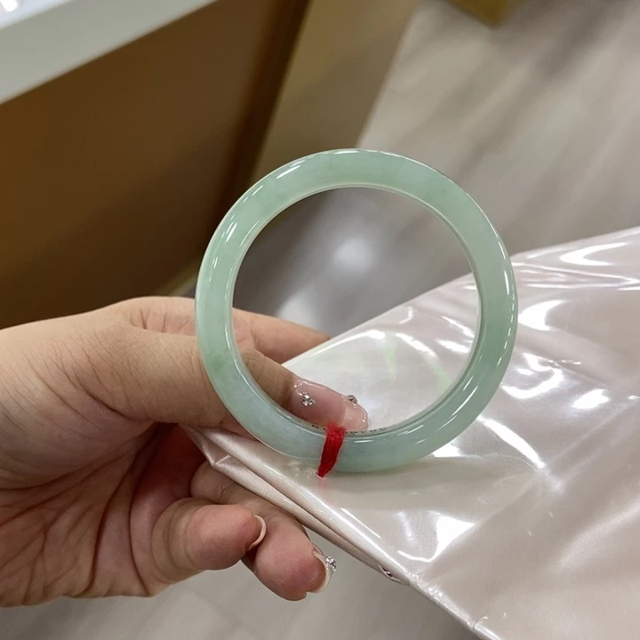 翡翠手镯未镶嵌A货