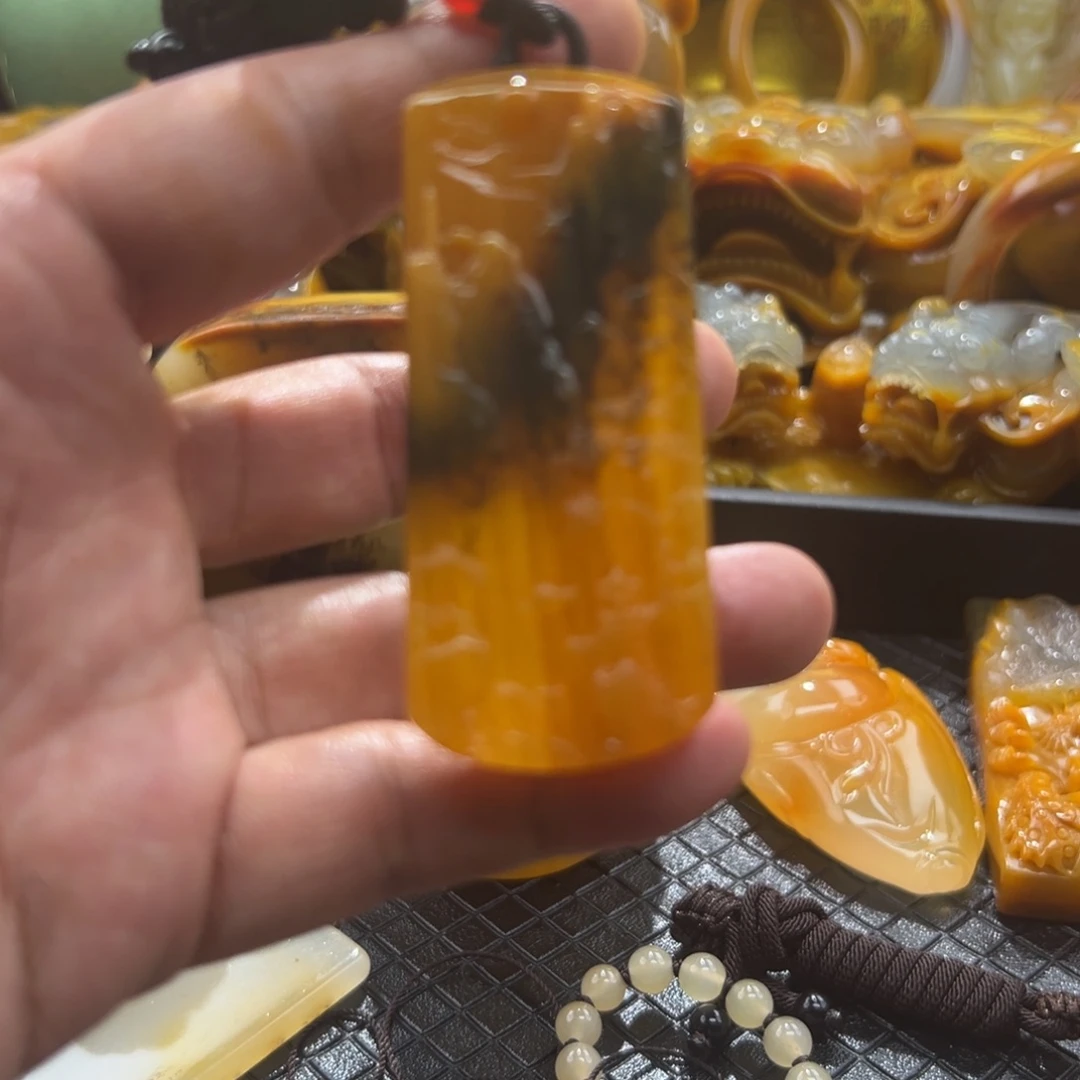 石英质玉未镶嵌颈饰