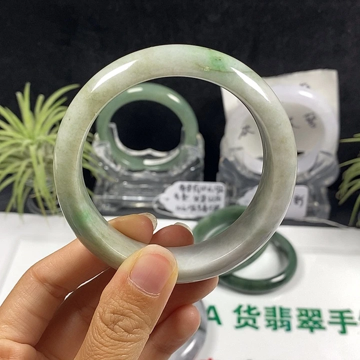 未镶嵌手镯翡翠9号。58圈