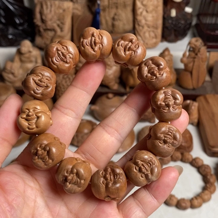 张***豪檀香木无事牌雕刻手串